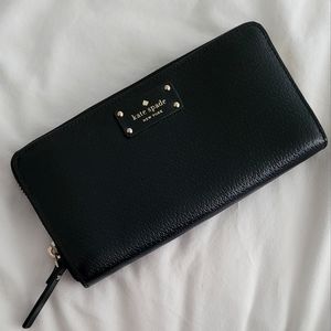 Kate Spade zipper wallet